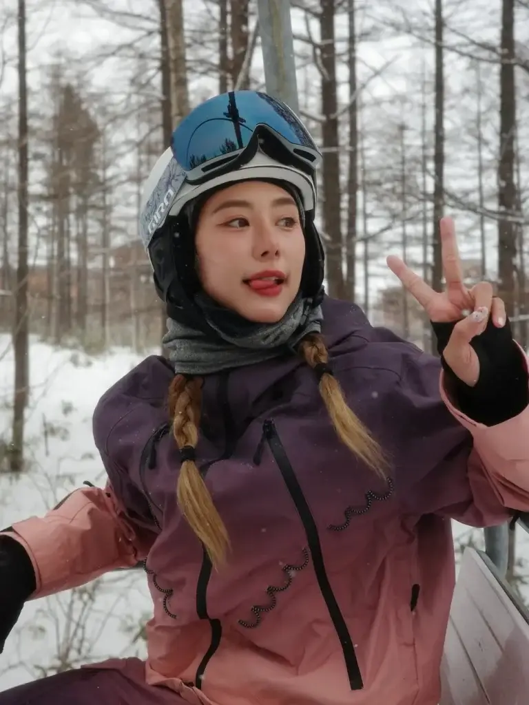 Bivoyage ใบเฟิร์น อัญชสา นักแสดงและครีเอเตอร์ท่องเที่ยวชาวไทย
